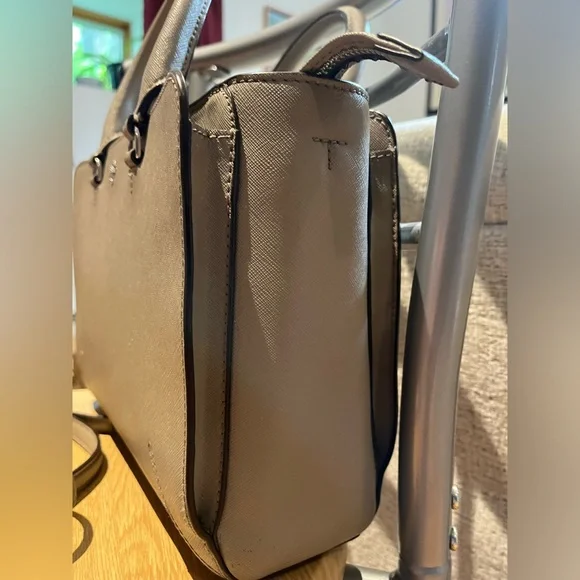 Tory Burch Robinson Small Zip Leather Tote - Picture 5 of 17